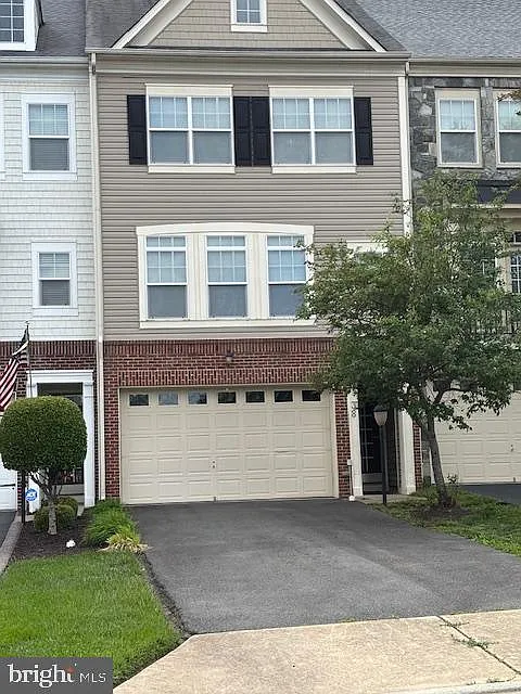 3 bed, 3.5 bath, 1864 sqft, $2,695 — Photo 1