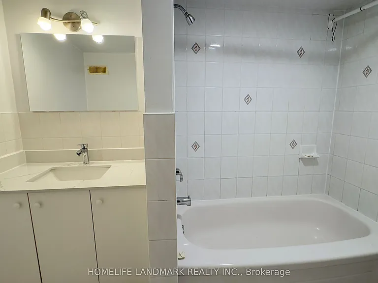 35 Lambeth Sq — Photo 8