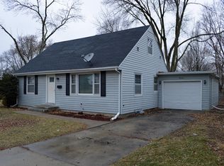 1048 29th St NE, Cedar Rapids, IA 52402