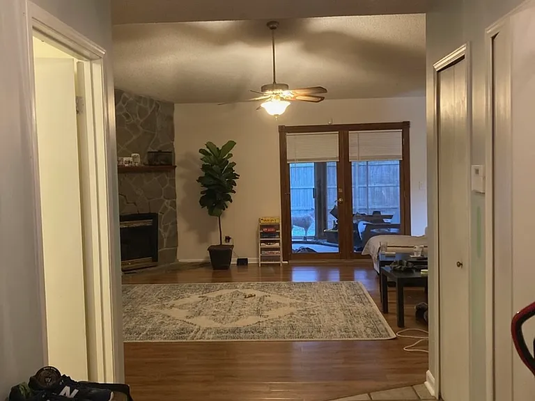 180 Annandale Dr W — Photo 2