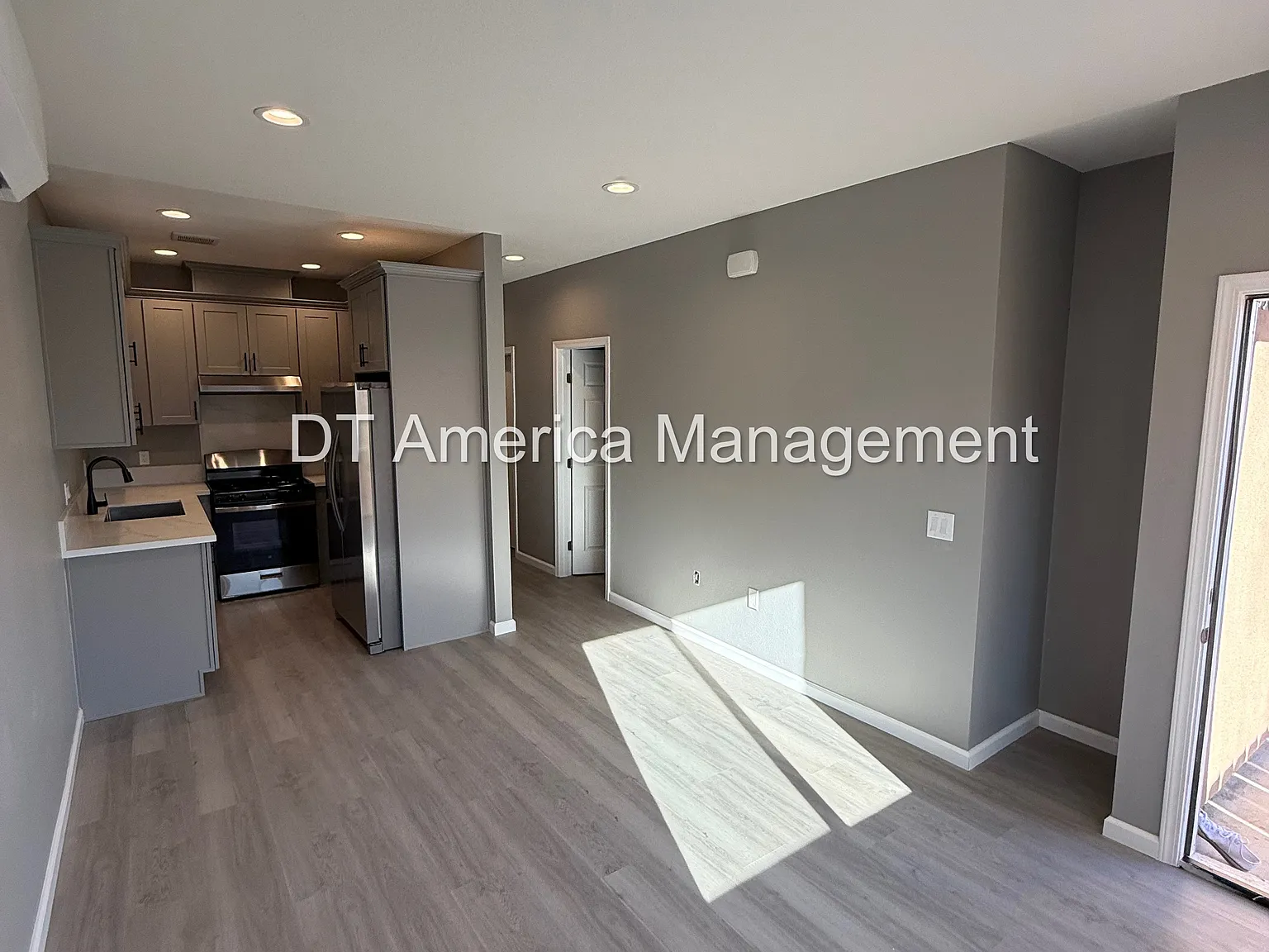 3 bed, 850 sqft, $2,600 — Photo 4