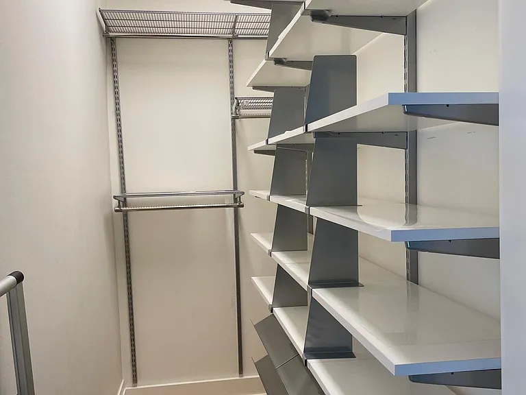 Main bedroom - walk-in closet