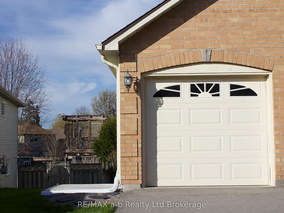 33 Anderson St #LOWER
