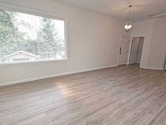3rd image of 2405 Pacific Ave
