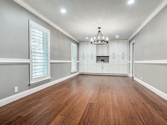 2nd image of 922 Blue Lake Cir