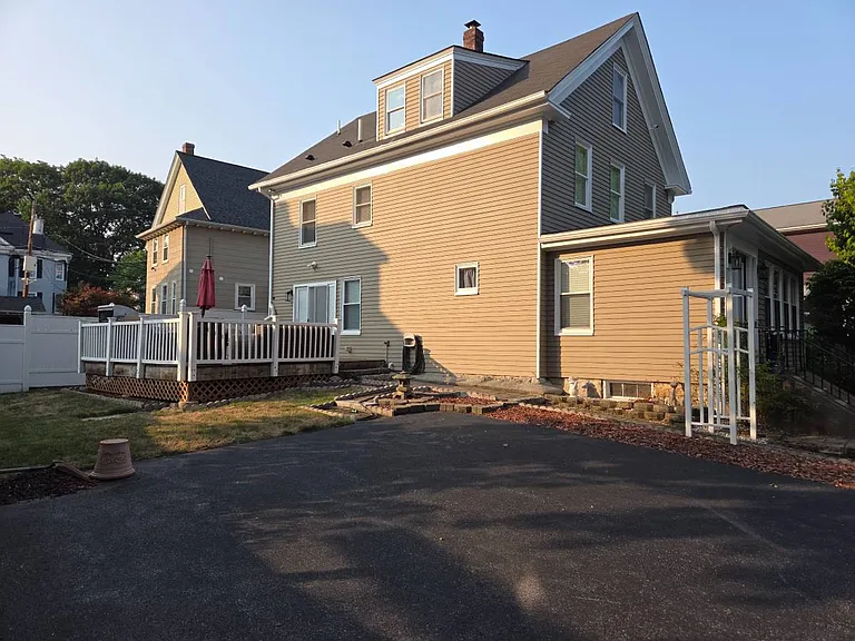 28 Pearl St — Photo 2