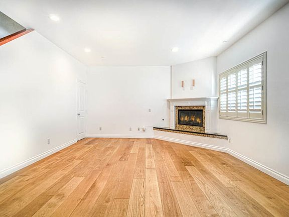 3rd image of 1521 S Hayworth Ave Unit 102