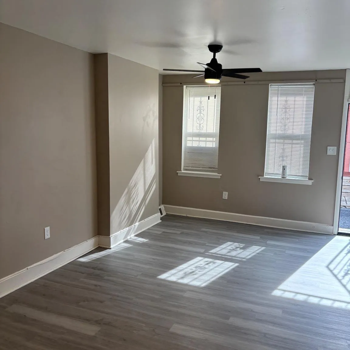 2 bed, 1.0 bath, 906 sqft, $1,350 — Photo 3