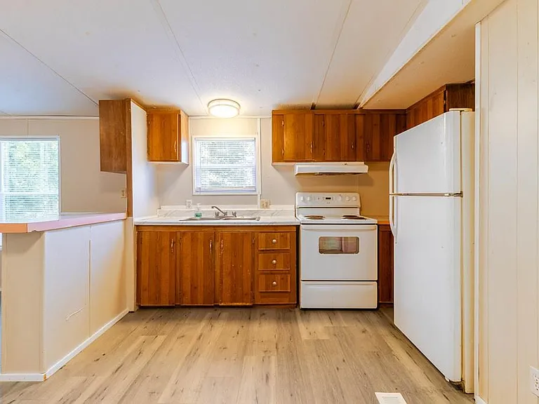 1099 Norton Bridge Rd — Photo 5