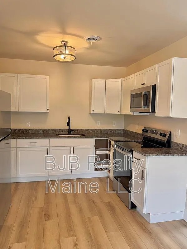 2 bed, 1.0 bath, 848 sqft, $2,300 — Photo 2