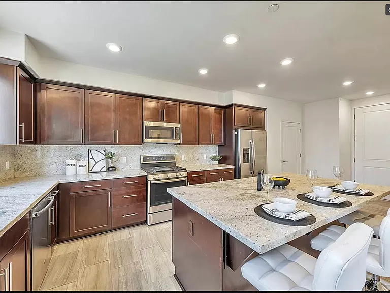 421 Vineyard Ave #21 — Photo 6
