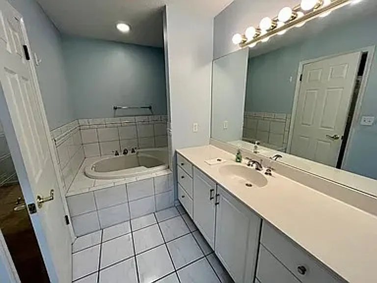 3363 Canterbury Ct — Photo 13