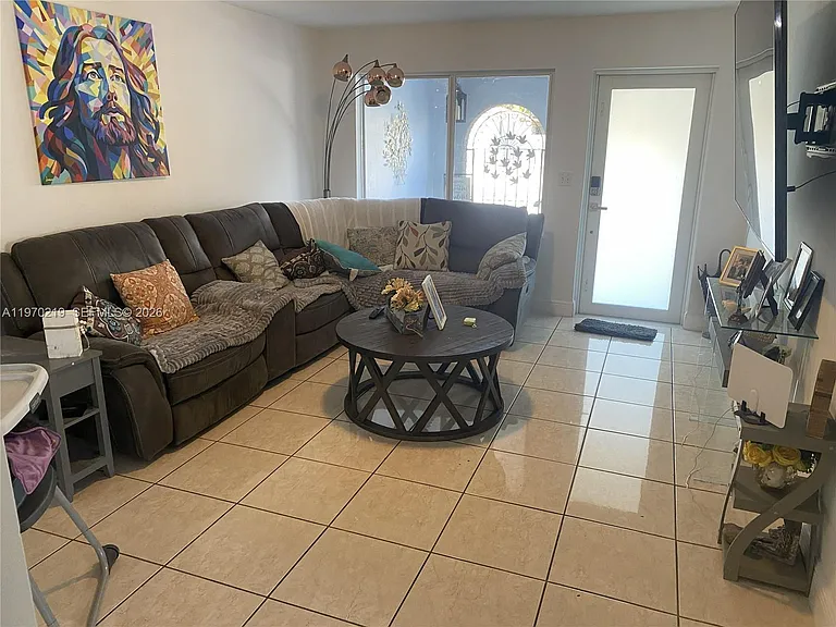 3251 SW 67th Ave — Photo 4