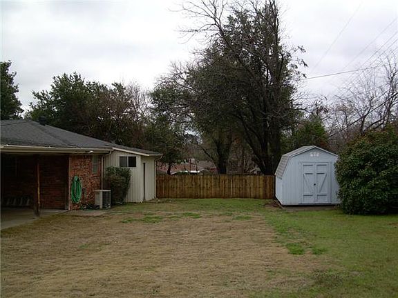 3rd image of 4809 Holiday Ln
