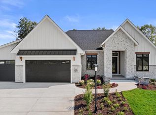 N66W21443 Sagebrush Dr, Menomonee Falls, WI 53051