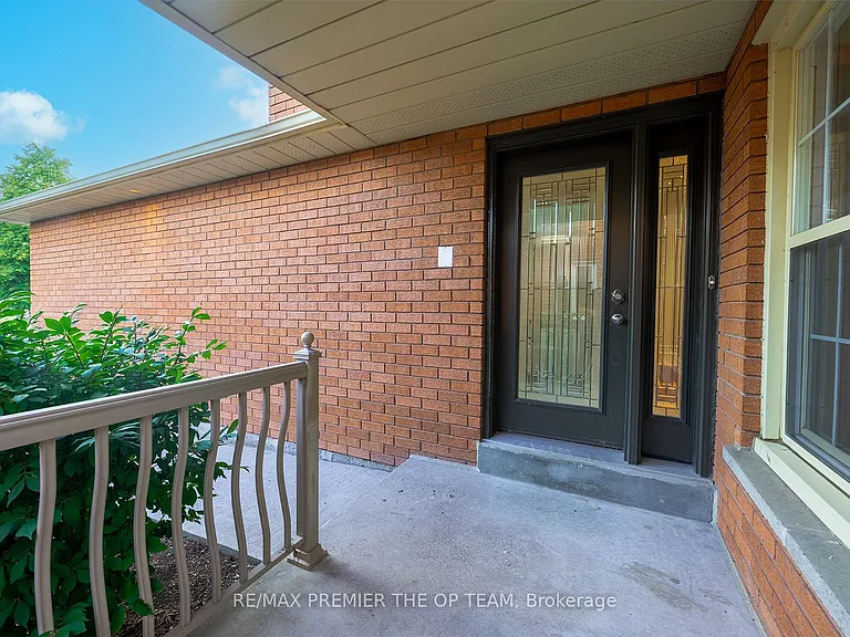 79 Governor Cres — Photo 2