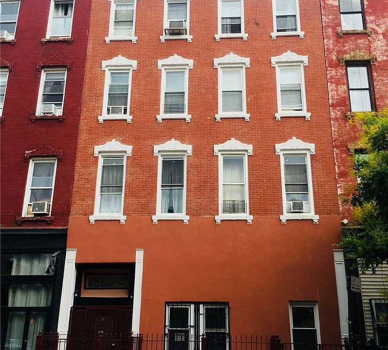 1st image of 146 Manhattan Ave APT 1R