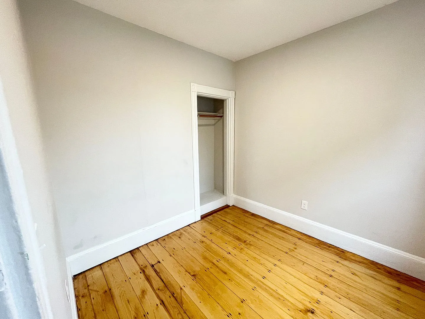 3 Bed - 1000sqFt - Mission Hill — Photo 3