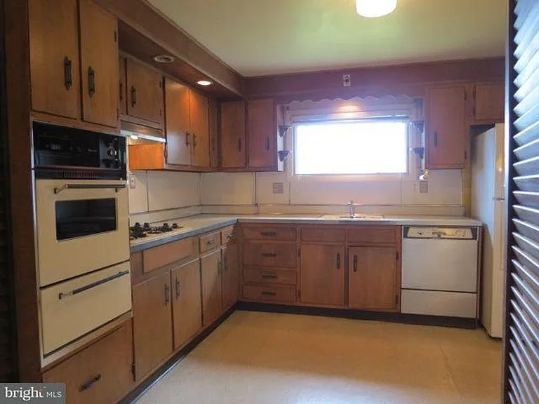 3539 Logan St — Photo 5