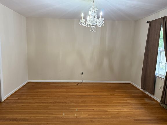 5th image of 207 Pecan St