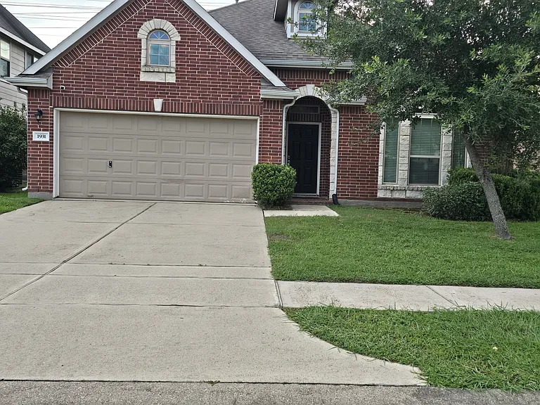 1931 Stieler Dr — Photo 1