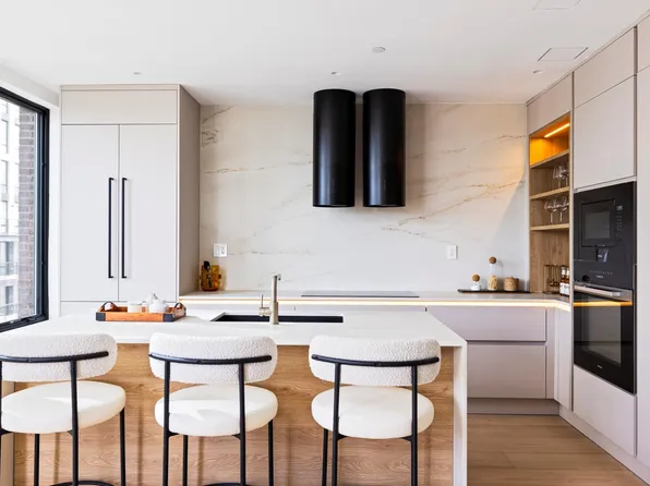 1025 Pacific Street image 4 of 14