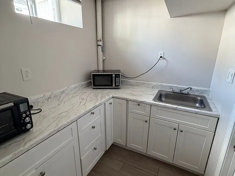 325 Rogers St — Photo 23