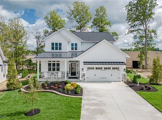 562 Magnolia Ct, Mayfield Village, OH 44143