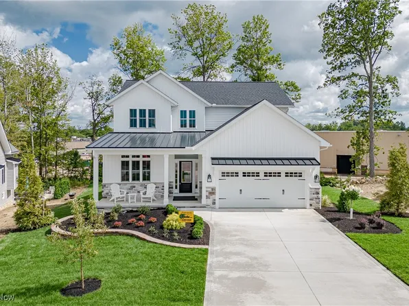 562 Magnolia Ct, Mayfield Village, OH 44143