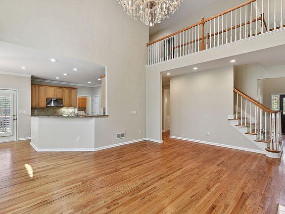 4th image of 330 Winherst Ln