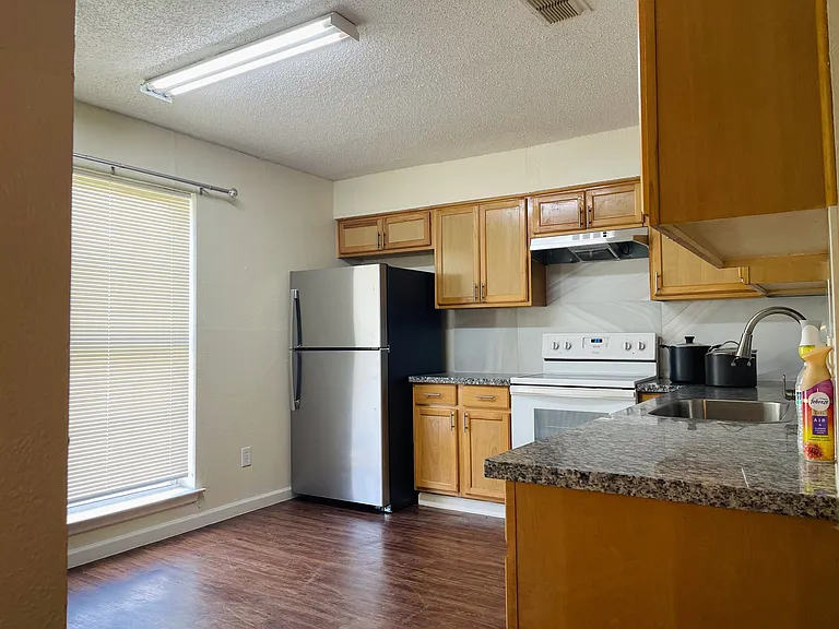 3400 Pleasant Valley Ln — Photo 3
