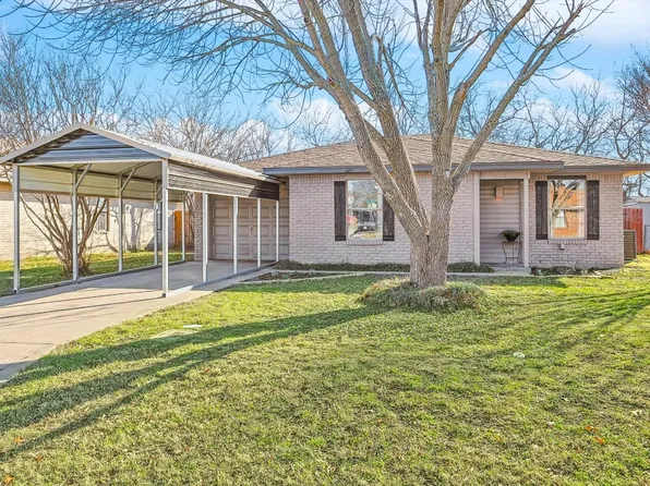 1818 Melinda Myrl Dr, Sanger, TX 76266