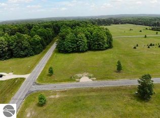 105 Pleasant Hill Dr, Cadillac, MI