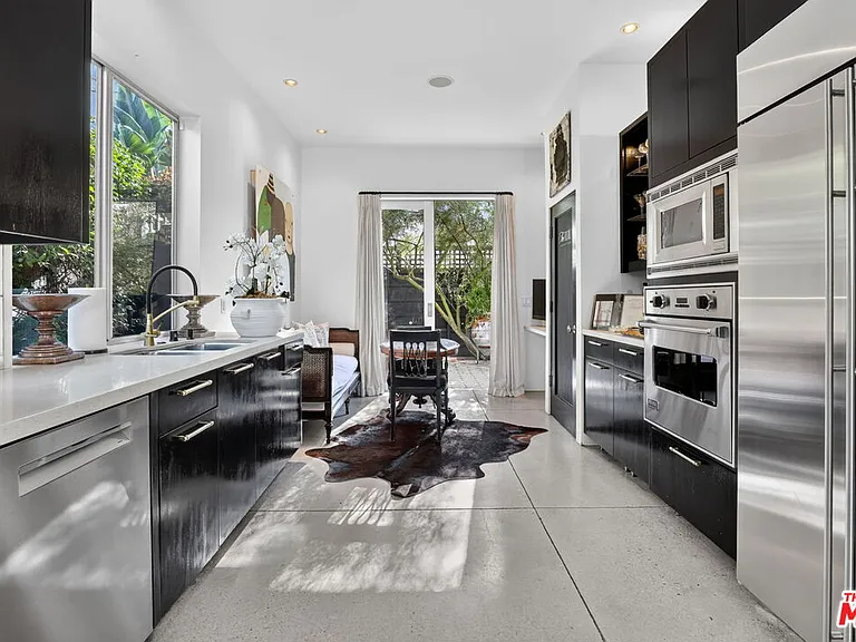 2425 Clement Ave — Photo 15