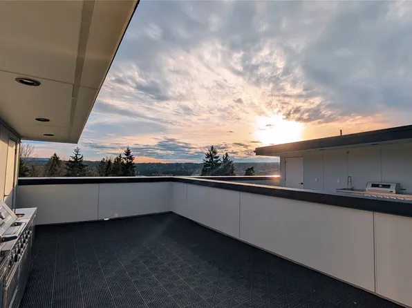 8923 166th Ave NE #102, Redmond, WA 98052