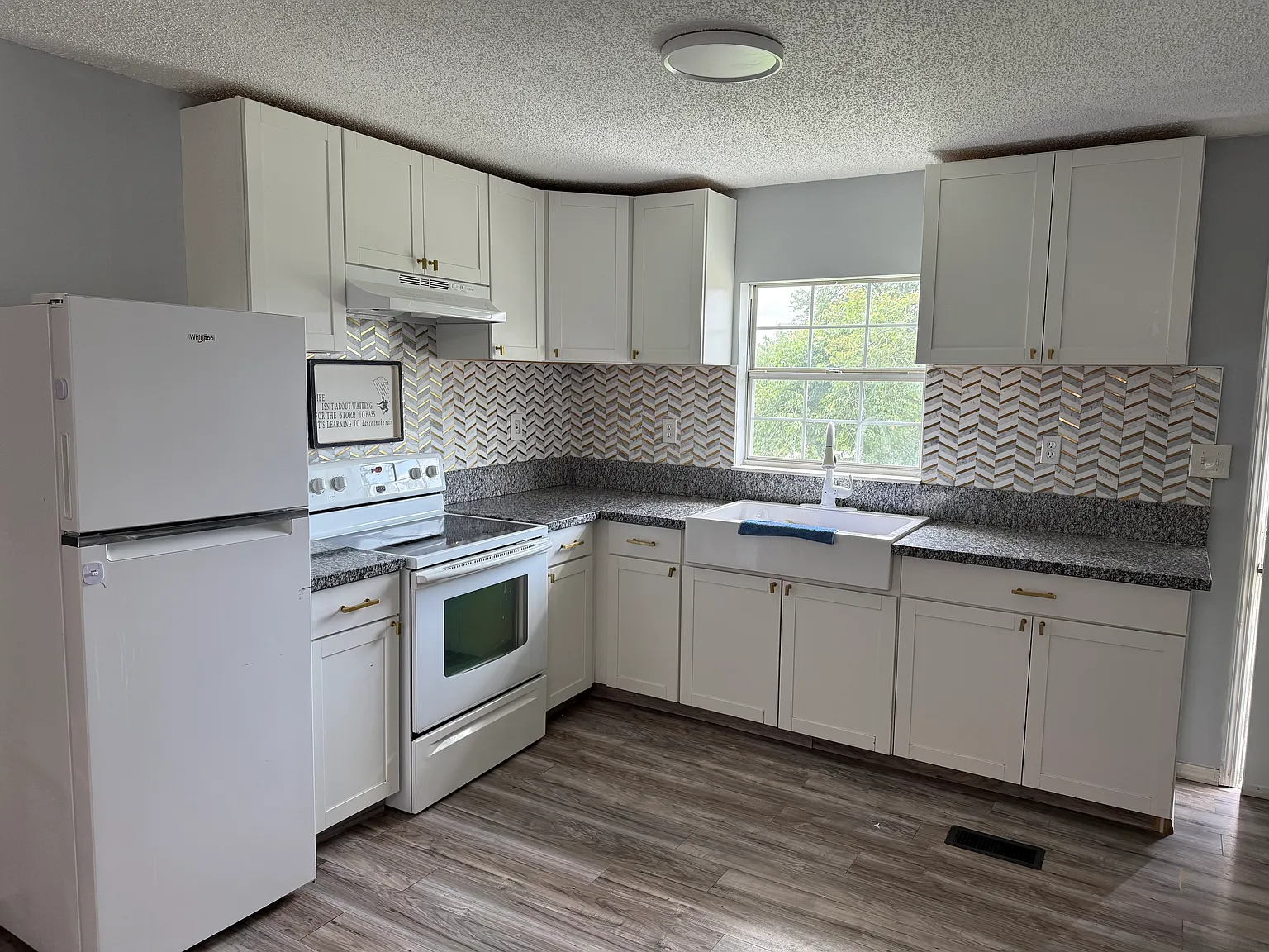 2 bed, 850 sqft, $1,375 — Photo 4
