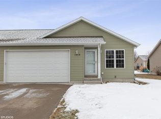 1514 Springbrook Dr, Cedar Falls, IA 50613