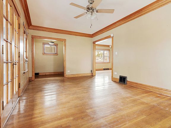 3rd image of 900 Lathrop Ave
