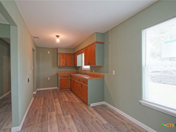 5th image of 1106 Harvey Ln