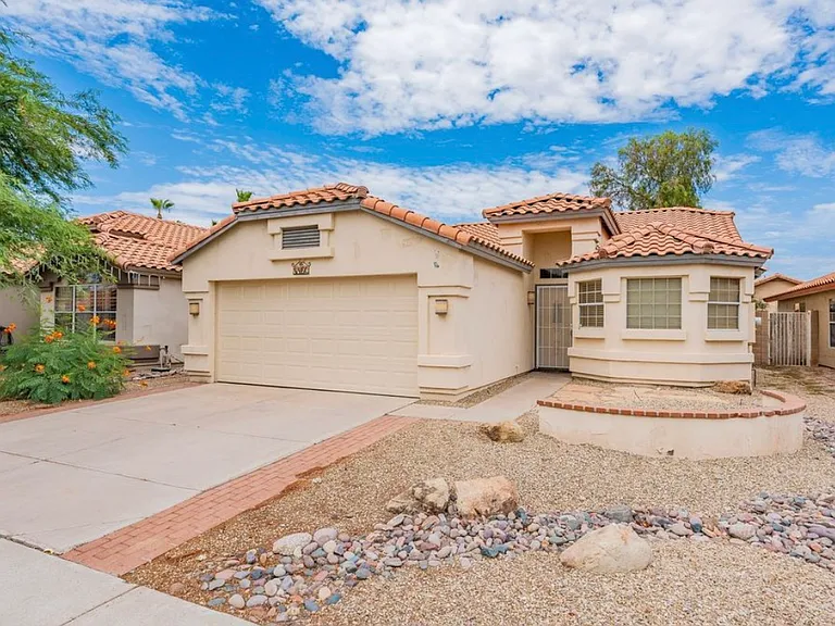 4460 E Verbena Dr — Photo 1