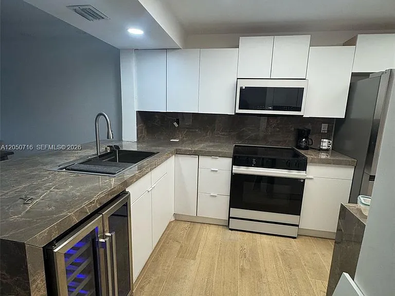 10044 S Ocean Dr #105 — Photo 2
