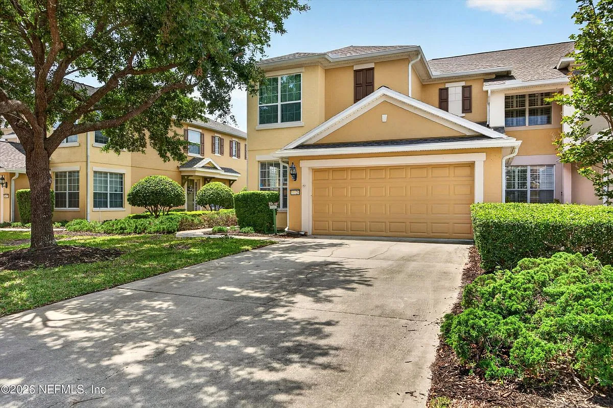 3 bed, 3.0 bath, 2341 sqft, $2,550 — Photo 3