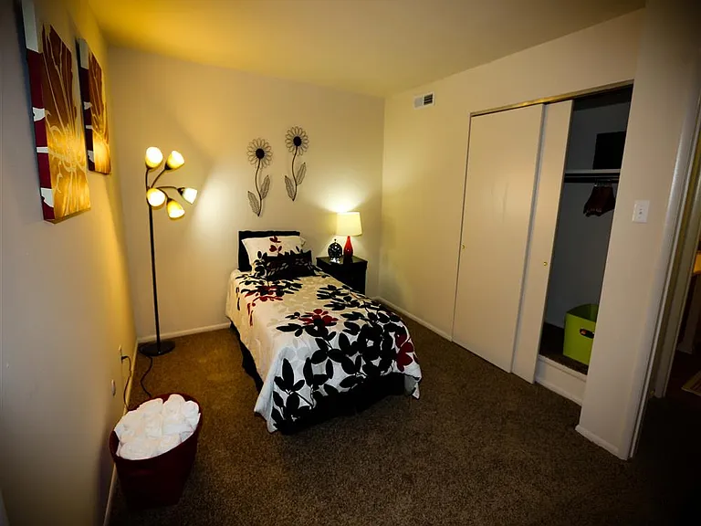 Cherry Creek Apartments — Photo 27