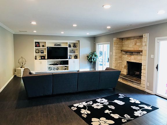3rd image of 7812 Woodstone Ln
