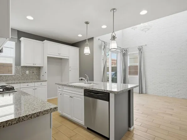 232 Paseo Gusto #122, Palm Desert, CA 92211