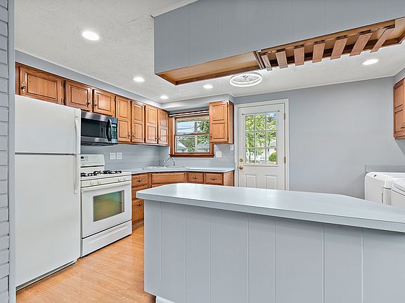 5th image of 8957 S Komensky Ave