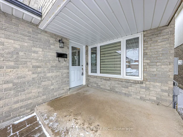 56 Gray Cres #MAIN 2ND FLOOR — Photo 2
