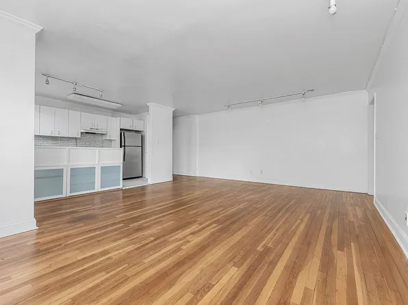 65-05 Yellowstone Blvd #2E, Forest Hills, NY 11375