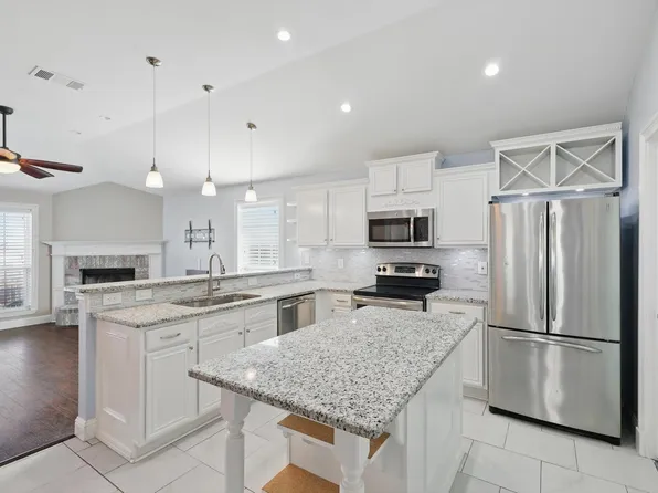 9912 Long Rifle Dr, Fort Worth, TX 76108