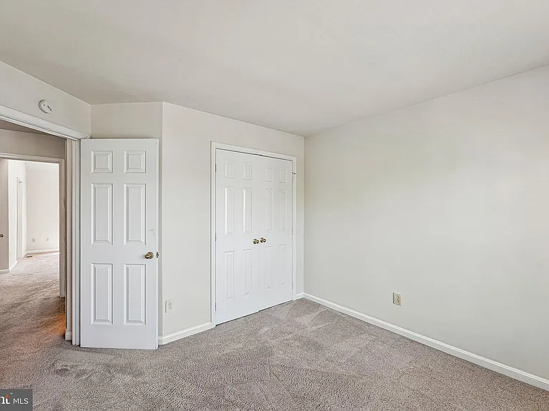 7059 Kings Manor Dr — Photo 19